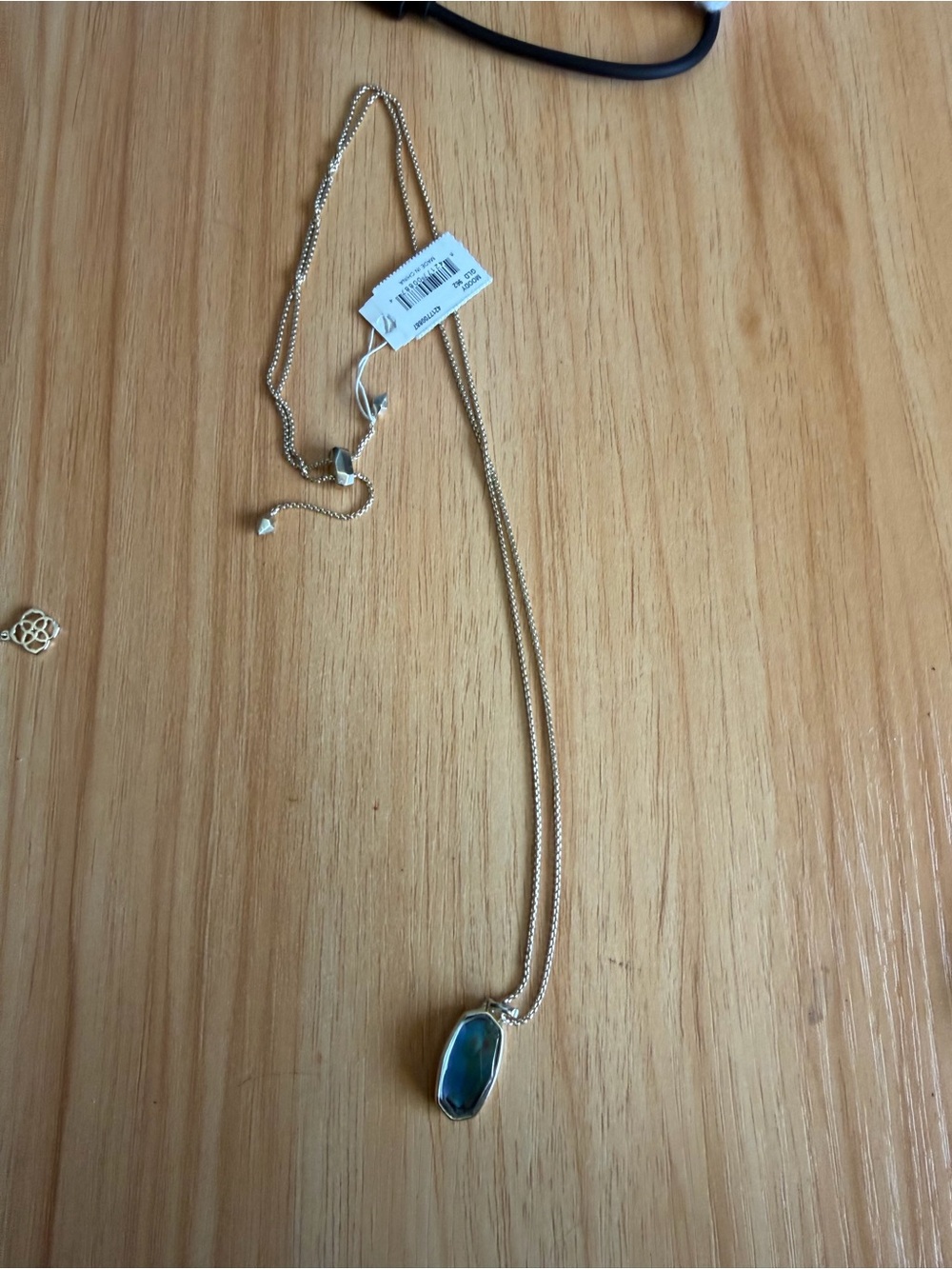Kendra Scott necklace